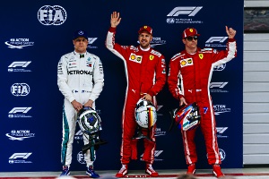 GP China - Qualifying - Sebastian Vettel (Mitte) startet vor Kimi Räikkönen (rechts( und Valtteri Bottas in den GP China