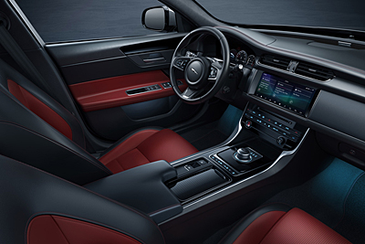 Jaguar XF Chequered Flag mit Vollleder-Ausstattung in Schwarz/Rot